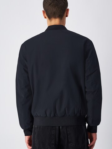 Champion Authentic Athletic Apparel Демисезонная куртка в Черный
