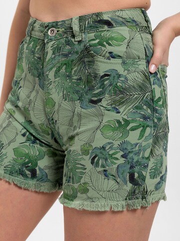 By Diess Collection Slimfit Shorts mit Tasche in Grün