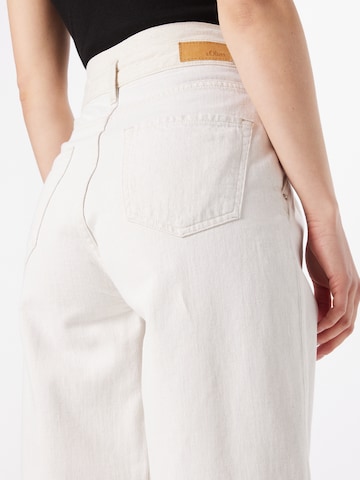 s.Oliver Regular Pleated Jeans in Beige