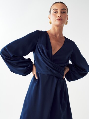 Willa Рокля 'Philipa' в синьо