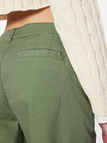 Regular Pantaloni de la GAP pe verde