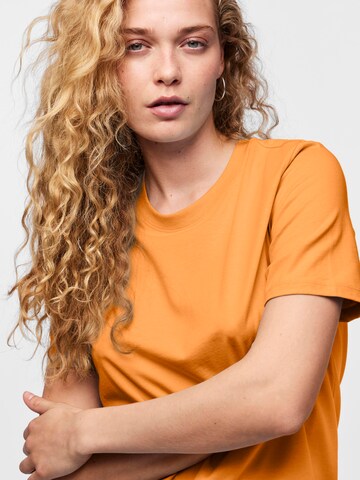 PIECES - Camisa 'RIA' em laranja