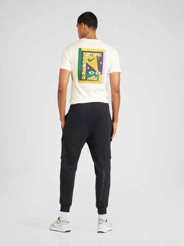 Effilé Pantalon cargo Nike Sportswear en noir