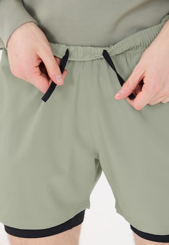 Virtus Regular Shorts 'Zayne' in Grün