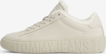 Tommy Jeans Sneakers in White: front