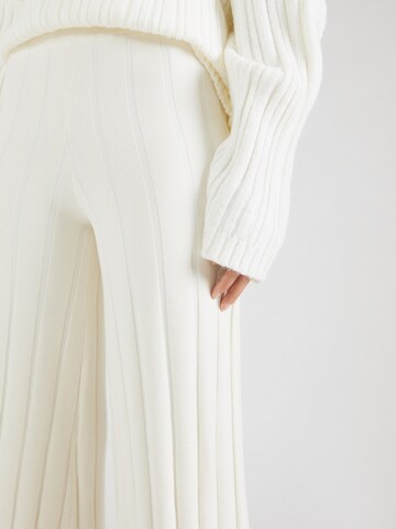 millane - Pierna ancha Pantalón en blanco