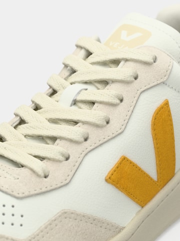 Veja Sneakers laag 'V-90' in Wit