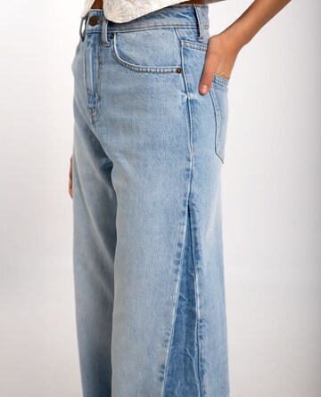 THE-ARE Wide leg Jeans in Blauw