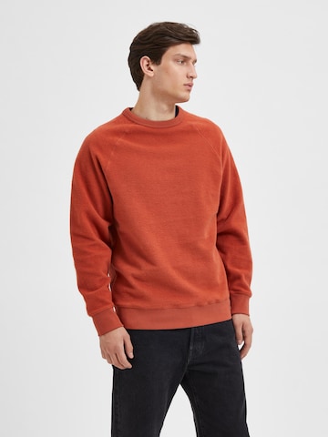 SELECTED HOMME Sweatshirt 'Karl' in Rood: voorkant