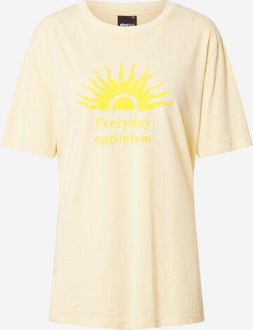 Gina Tricot T-shirt 'Ellie' i gul: framsida