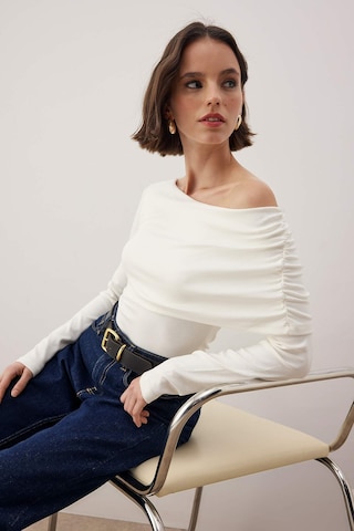Trendyol Shirt in Beige