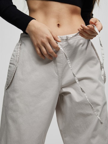 Loosefit Pantalon Pull&Bear en gris