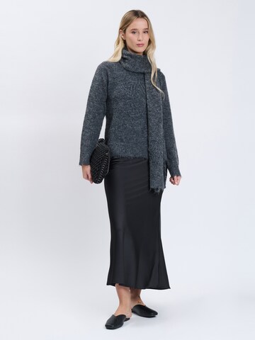Influencer Sweter w kolorze szary