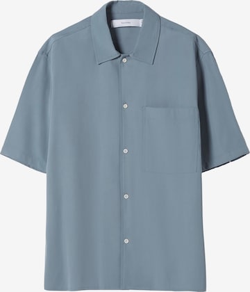 Bershka Button Up Shirt in Blue: front