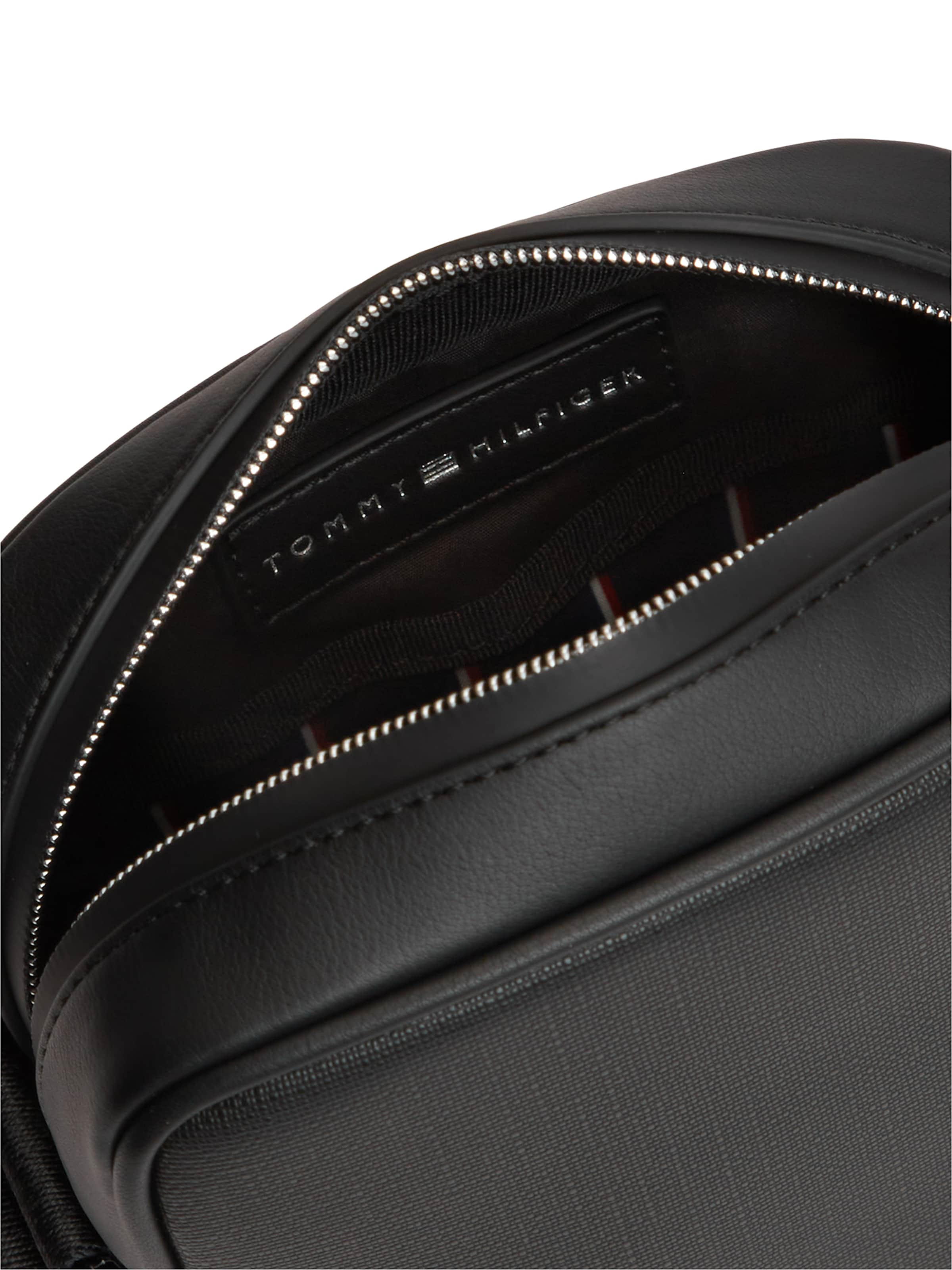 TOMMY HILFIGER Crossbody Bag in Black