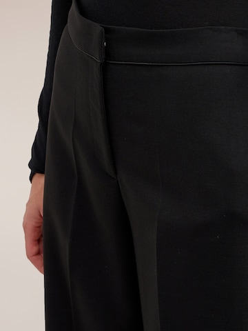 Pantaloni di MOTIVI in nero