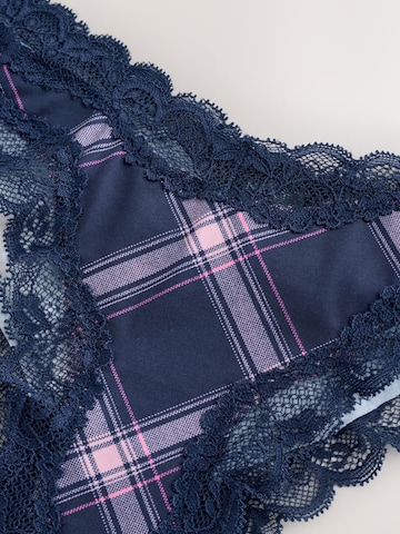 Next Slip in Blau