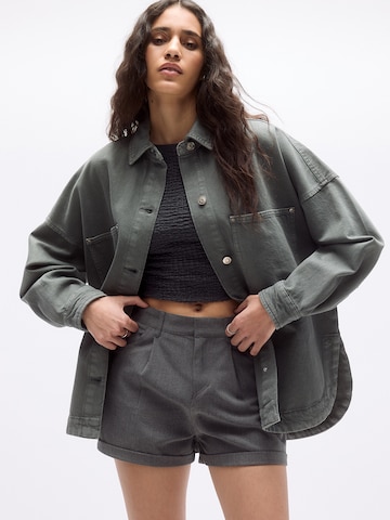 Veste mi-saison Pull&Bear en gris : devant