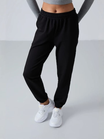 Effilé Pantalon Tommy Life en noir