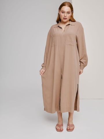 Robe-chemise 'Valeria' A LOT LESS en marron