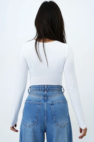 Tricou de la Trend Alaçatı Stili pe alb