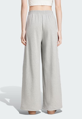 ADIDAS ORIGINALSWide Leg/ Široke nogavice Hlače - siva boja