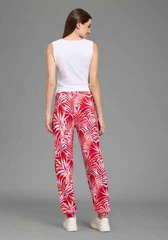 Neun Monate Tapered Hose in Rot