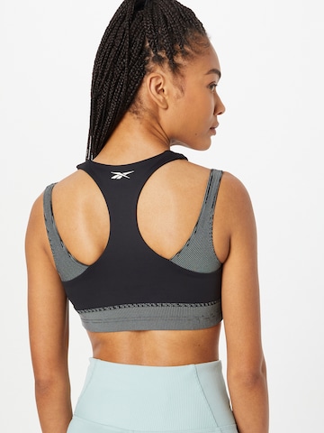 Reebok Korzetová Sportovní podprsenka 'Studio Layered' – černá