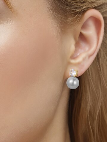 Lulu & Jane Earrings in Grey: front