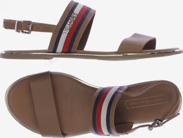 TOMMY HILFIGER Sandalen 40 in Beige: predná strana