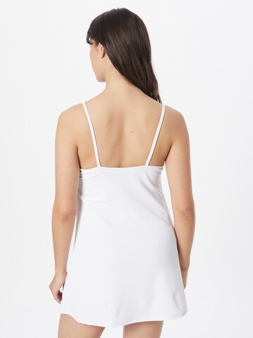 Robe de sport Onzie en blanc