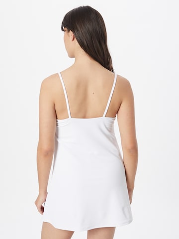 Onzie Αθλητικό φόρεμα σε λευκό