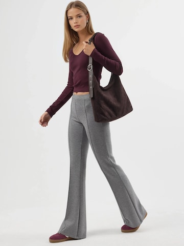 Busem - Flared Calças em cinzento