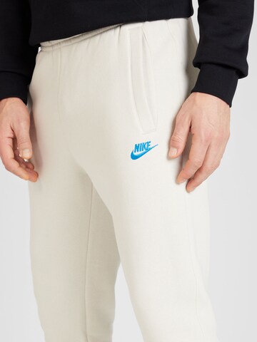 Nike Sportswear Zúžený strih Nohavice 'CLUB FLEECE' - Béžová