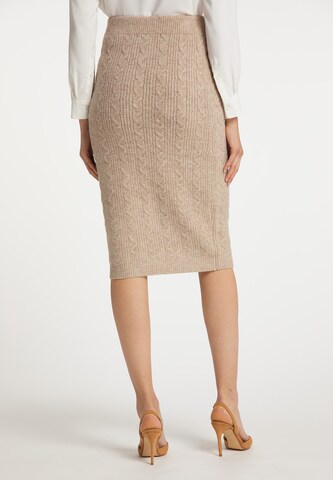 Usha Rok in Beige