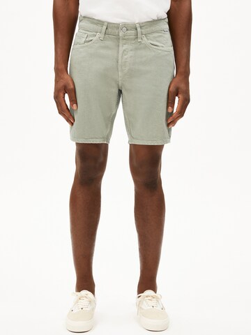 ARMEDANGELS Regular Jeans Shorts AARVO in Grün: Vorderseite