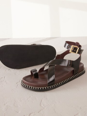 Next Sandale in Braun