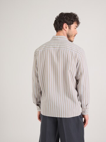 Calvin Klein Regular fit Риза в сиво: отзад