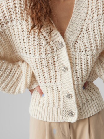 Cardigan 'SMILLA' VERO MODA en beige