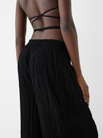 Bershka Wide Leg Housut värissä musta