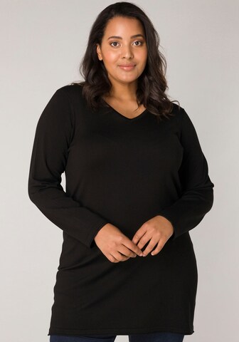 BASE LEVEL CURVY Pullover in Schwarz: Vorderseite