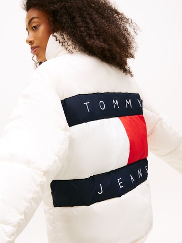 Tommy Jeans Talvitakki värissä valkoinen