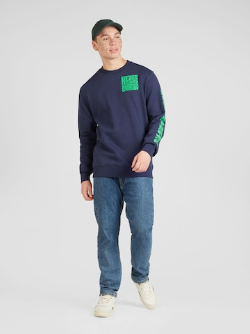 THE NORTH FACE Sweatshirt 'MOUNTAIN PLAY' in Blauw