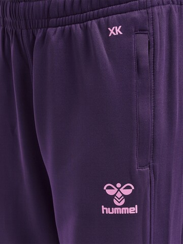 Hummel Slimfit Sporthose in Lila