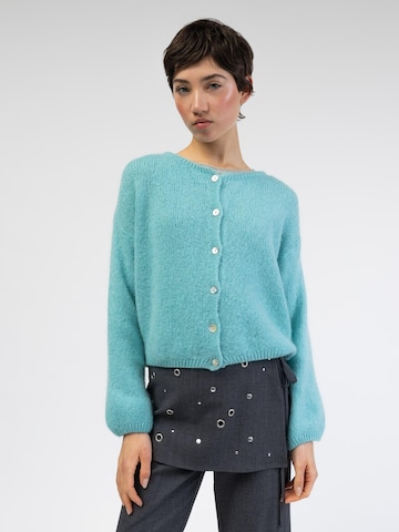 BROKE + SCHÖN Strickjacke 'Weiche einfarbige Strickjacke' in Blau: Vorderseite