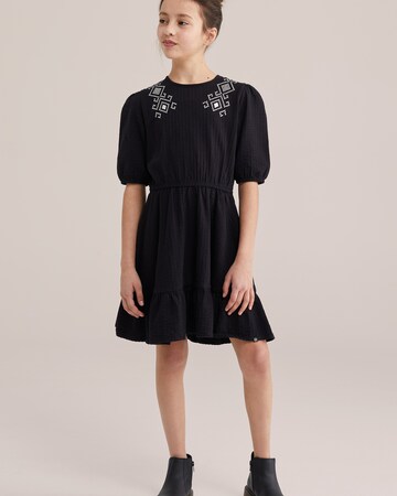 WE Fashion Платье в Черный