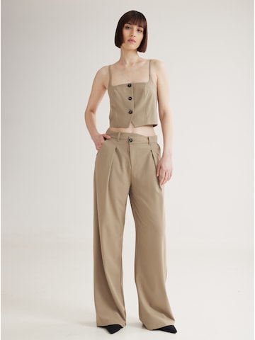 4TAILORS Loosefit Housut 'Ember' värissä beige