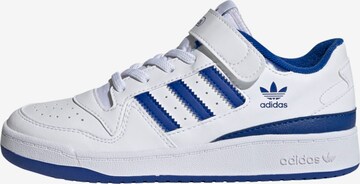 Baskets 'Forum Low' ADIDAS ORIGINALS en blanc : devant