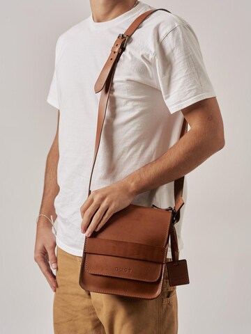 Borsa a tracolla 'Soho' di THE DUST COMPANY in marrone