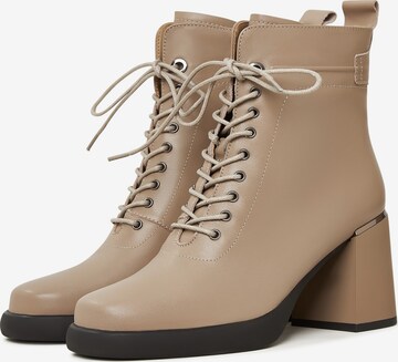 CESARE GASPARI Ankle Boots in Beige